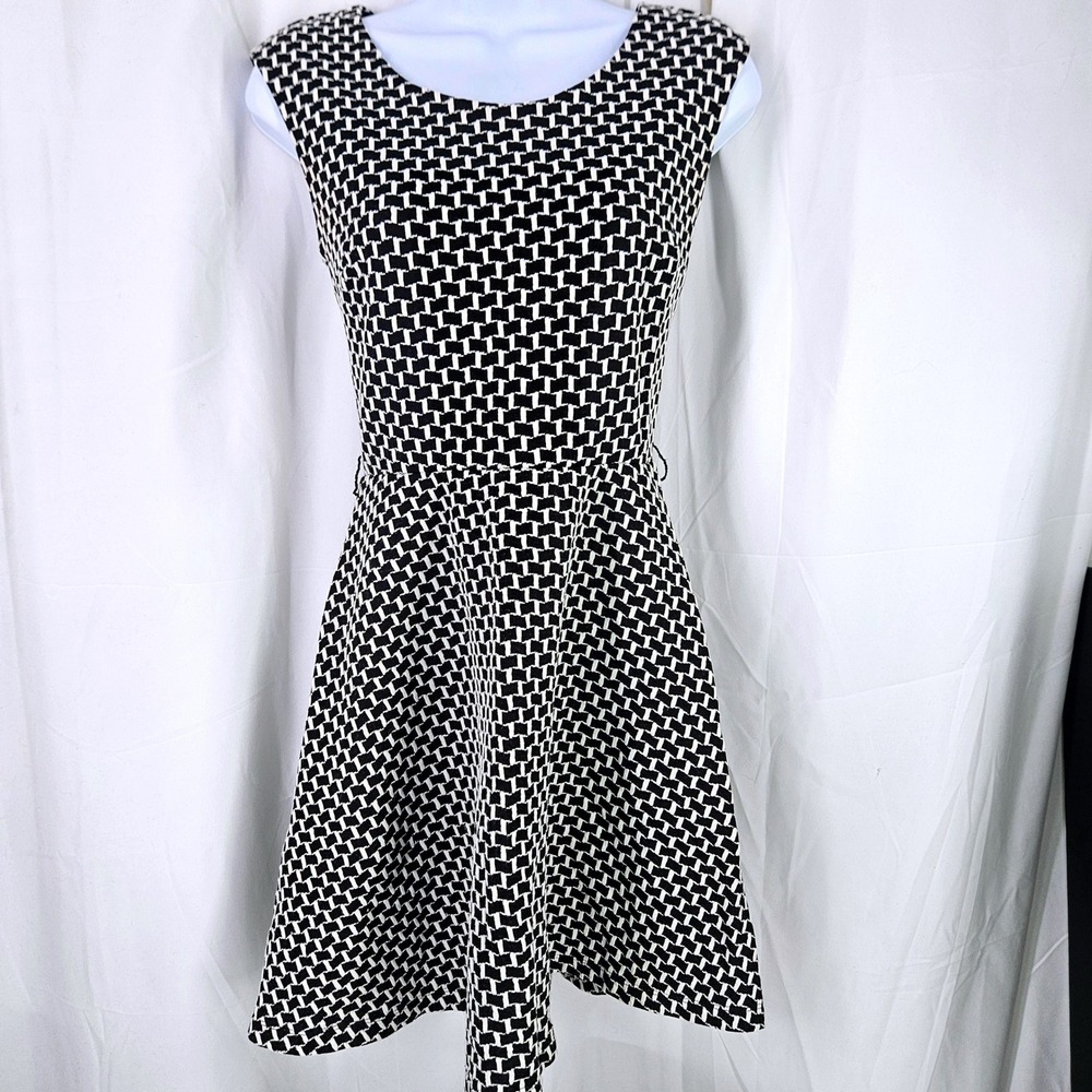 Candies Retro Black White Geometric Fit & Flare A frame Dress Sleeveless Medium